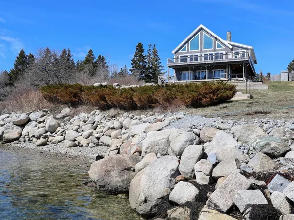 28 City Point Road, Vinalhaven, ME 04863