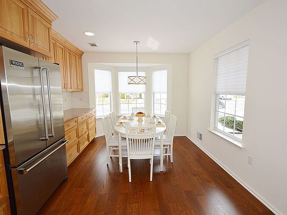 LARGE EAT IN KITCHEN