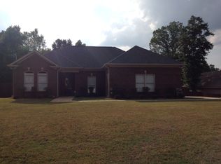 905 Bending Creek Dr, Bessemer, AL 35023