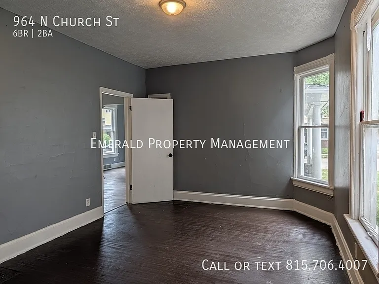 964 N Church St — Photo 8