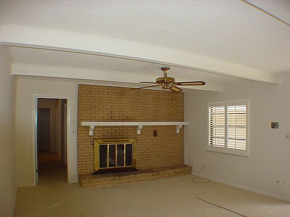 4th image of 102 Wax Myrtle Ln