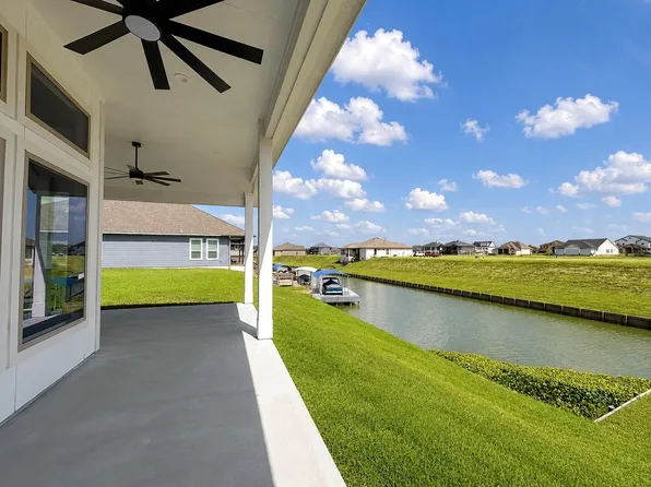 10749 S Lake Mist Ln, Willis, TX 77318