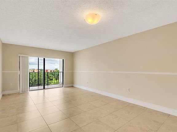 3rd image of 9682 Fontainebleau Blvd APT 712