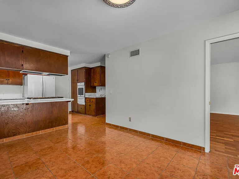 4076 Tropico Way — Photo 9