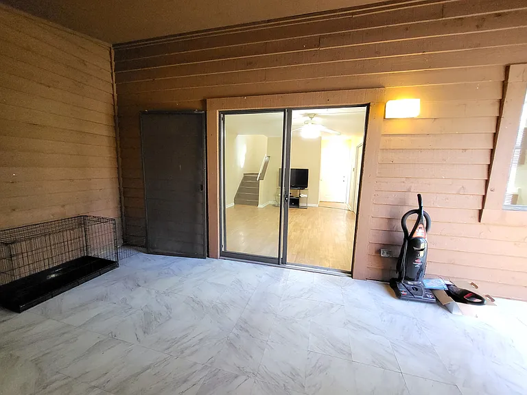 402 Tudor Ct — Photo 22