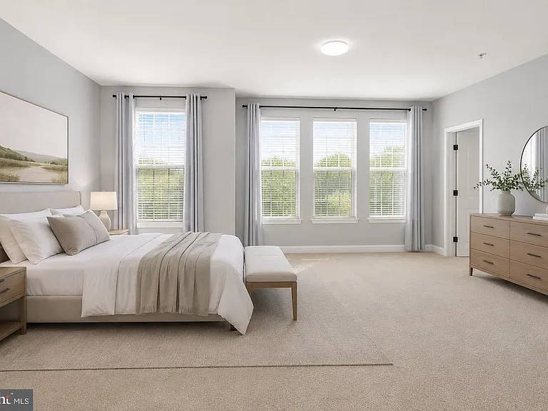 242 N Summit Ave #21 — Photo 28