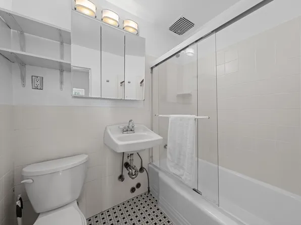 207 West 21st Street image 8 of 9