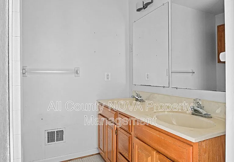 8108 Timber Valley Ct — Photo 29