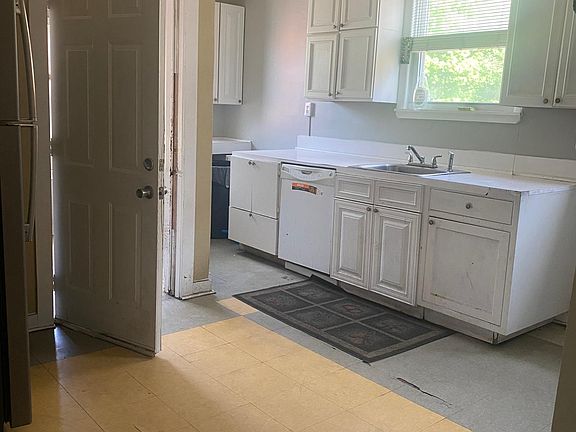 3rd image of 465 Howard Ave #2