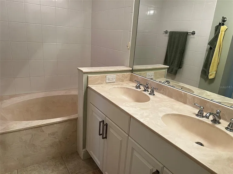 800 N Tamiami Trl #905 — Photo 15