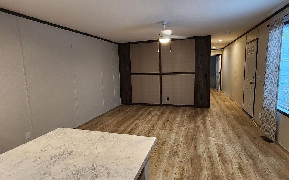 2nd image of 96 Lincoln Cir