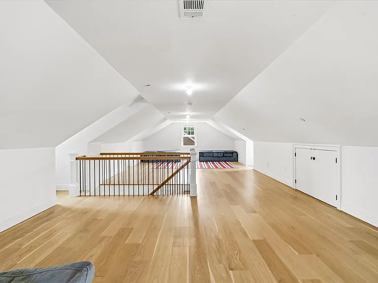 198 Kensington Rd — Photo 24