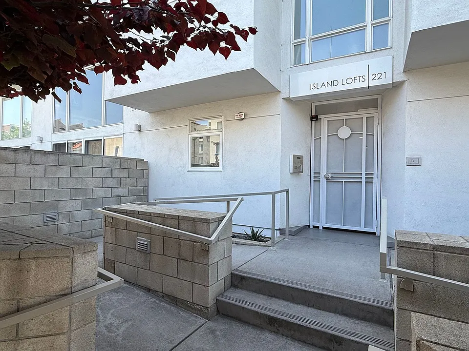 221 Island Ave #102