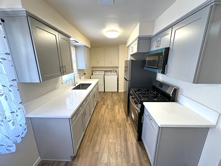 1650 N Orange St — Photo 5