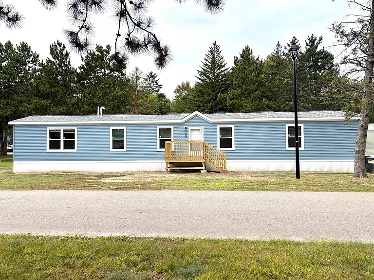 401 Lily Ln — Photo 1