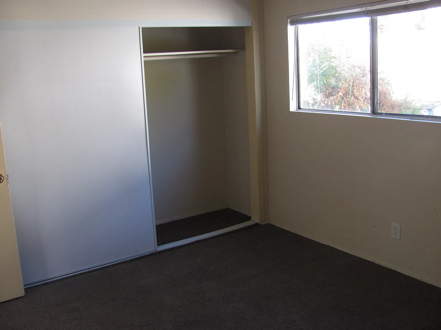 2 bed, 750 sqft, $2,100 — Photo 2