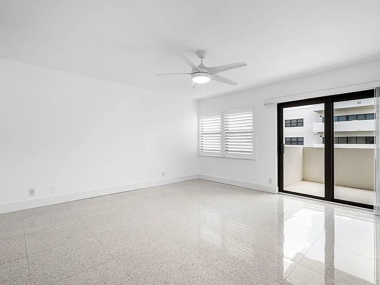 330 SE 20th Ave #408 — Photo 15