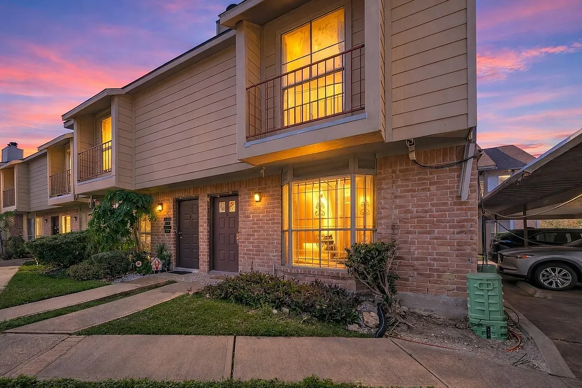 Building Photo - 9350 Country Creek Dr #1