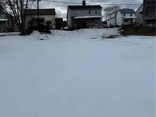 6782 Low St, Mount Pleasant, PA 15666