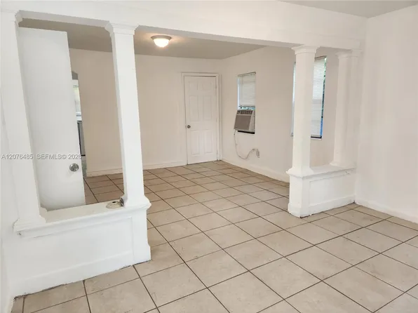 2129 NW 44th St, Miami, FL 33142