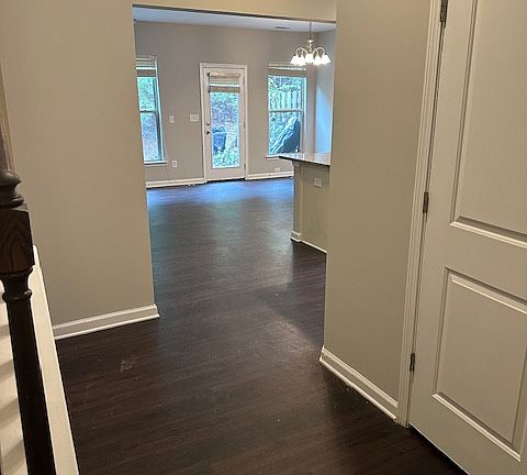 4th image of 1460 Brookmere Way