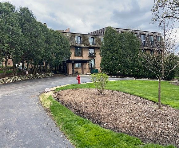 1st image of 600 W Russell St APT 309
