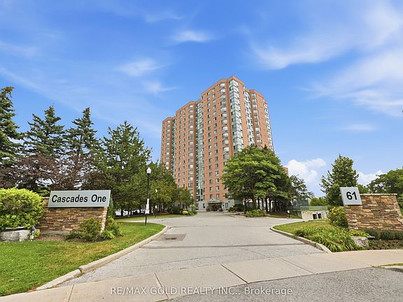3rd image of 61 Markbrook Ln #Penthouse 08