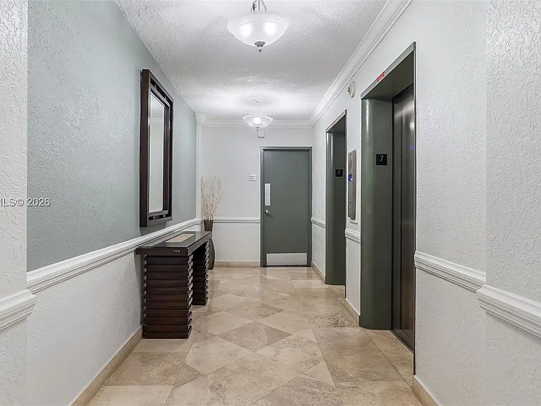 2900 NE 30th St #F7 — Photo 22
