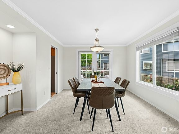 5th image of 1808 Field Place NE