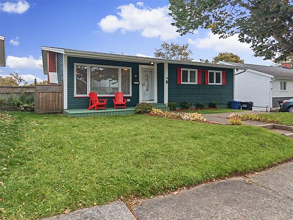 3rd image of 7 Macpherson Avenue