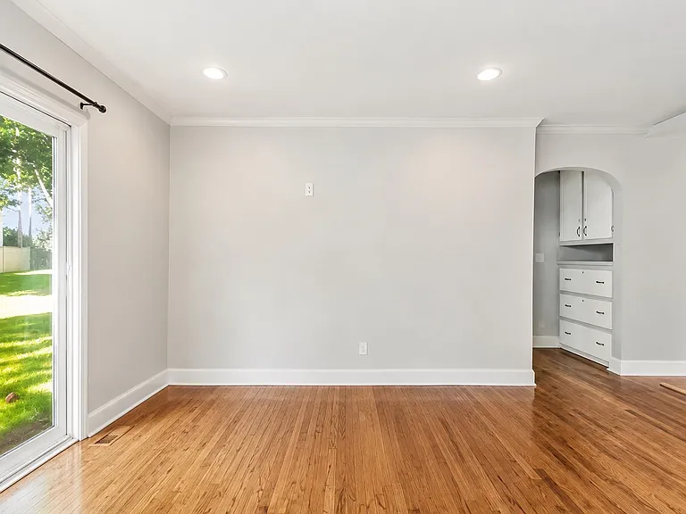 317 W Chester Dr — Photo 5