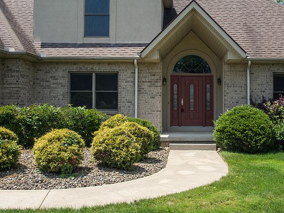 3rd image of 1326 Meadowood Cir