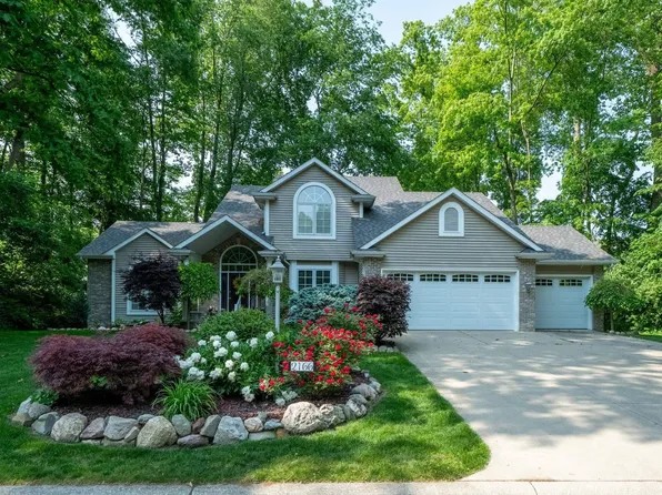 2166 Willow Creek Dr, Mishawaka, IN 46545