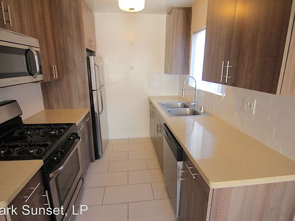 2nd image of 1114 N Clark St APT 1A