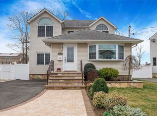 2660 Orchard St, Bellmore, NY 11710