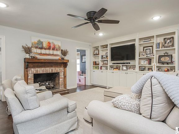 3rd image of 2603 Chatwood Dr
