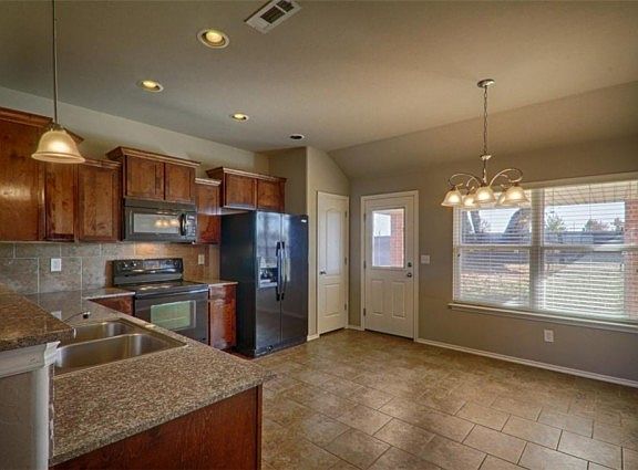 4th image of 104 N Shady Court Way