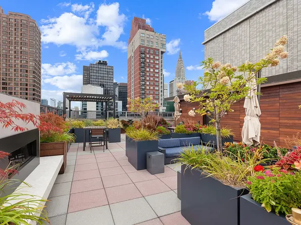 300 East 40th Street image 13 of 18