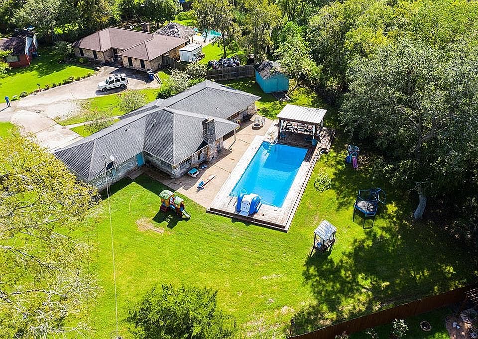 1st image of 115 Avenue F