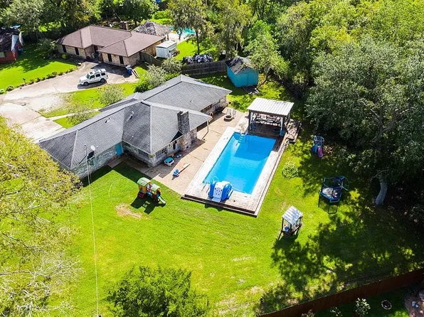 115 Avenue F, Brazoria, TX 77422