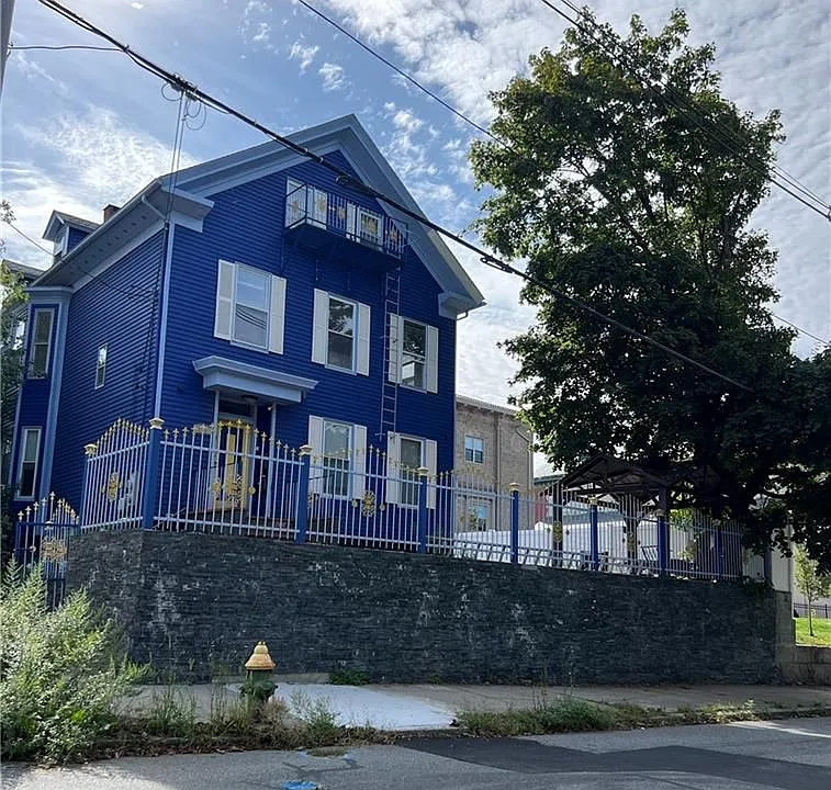 121 Camp St #2