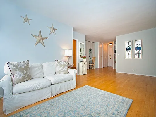 Sold by Sotheby's International Realty | media 10