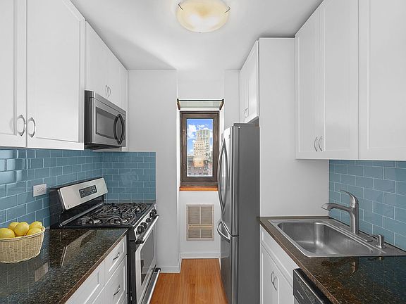 4th image of 161 W 61st St APT 12B