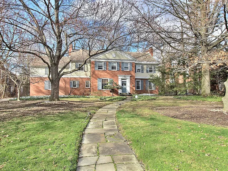 14575 Shaker Blvd — Photo 1