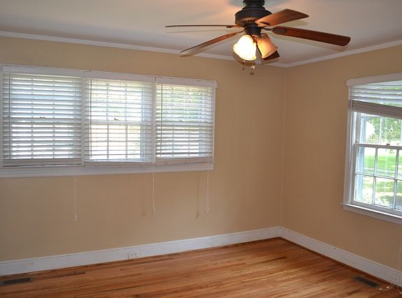4th image of 858 Mary Knoll Ct