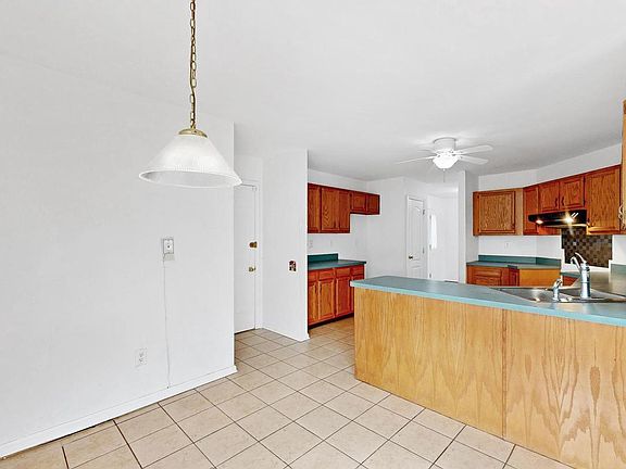 4th image of 5 Greenwich Dr