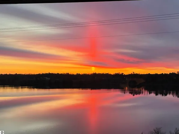 225 E 17th St #2-B, Traverse City, MI 49684