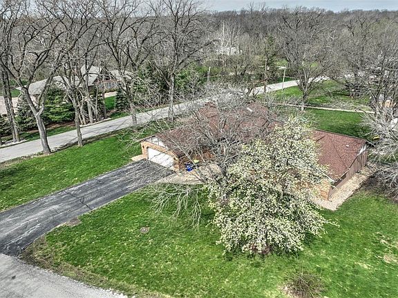 4th image of 1740 Illini Dr
