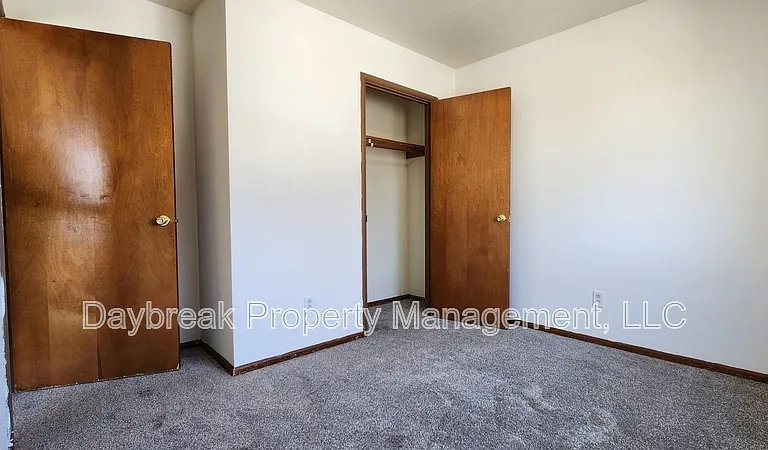 915 7th Ave N #14 — Photo 6