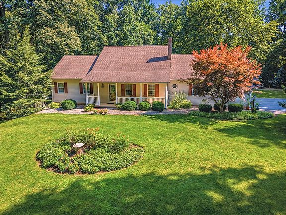 4th image of 492 Arthurs Ct